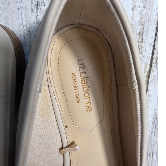 Liz Claiborne Women's Beige Loafers Memory Foam Flats Shoes Size 8.5 - Picture 8 of 8